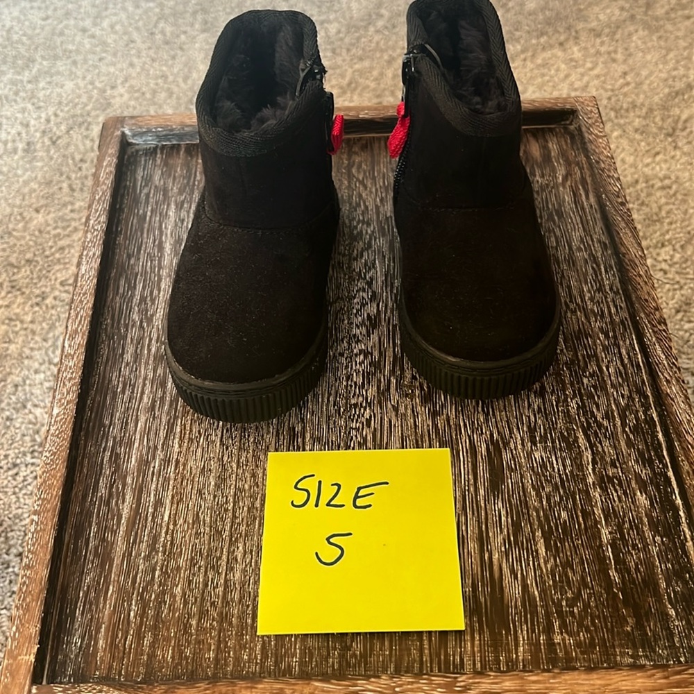 Cat& Jack never been worn winter boots - Size 5